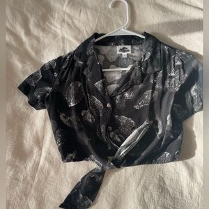 Cropped Jurassic Park shirt